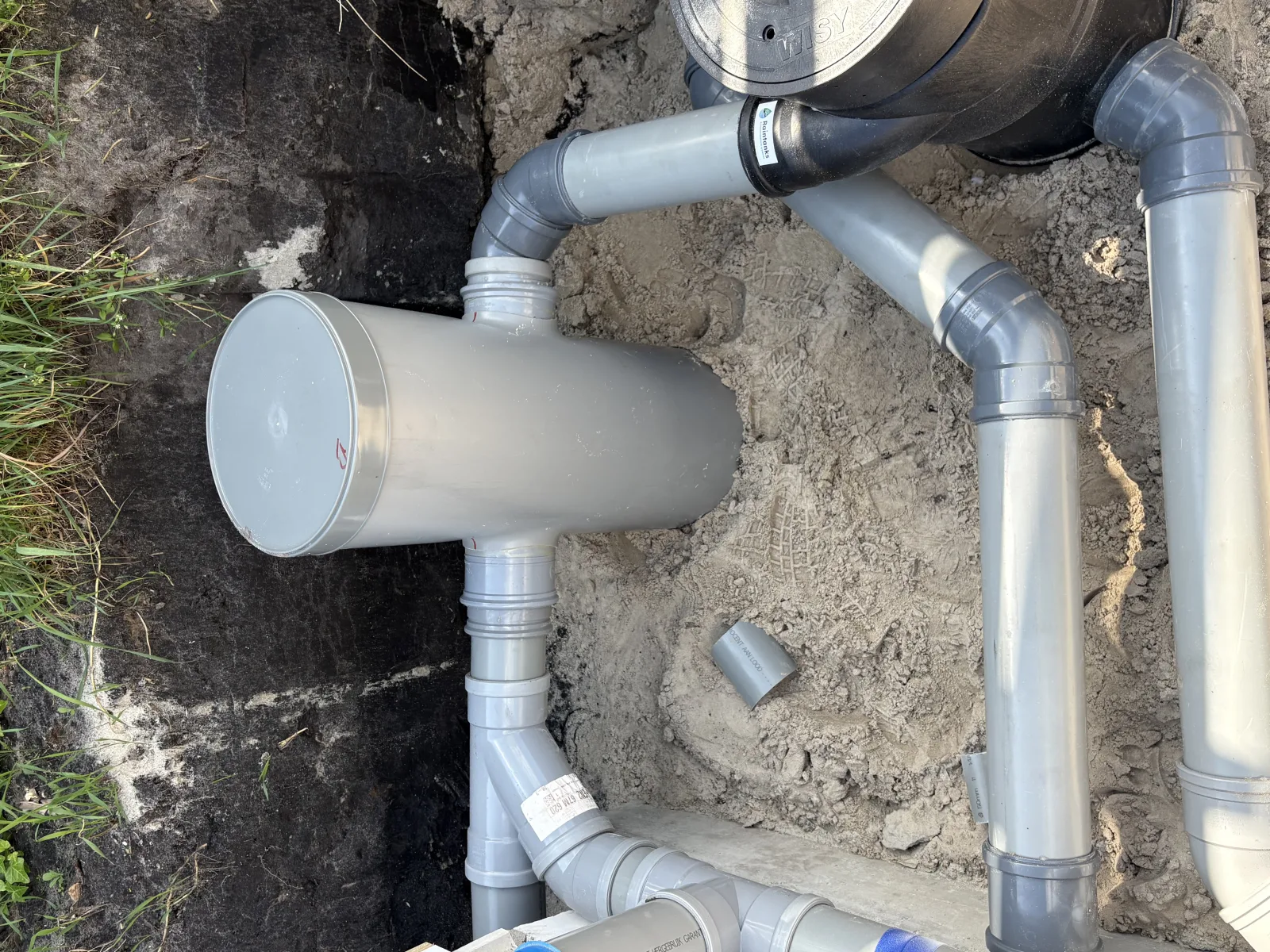 Cycloon filter met zandput geplaatst.